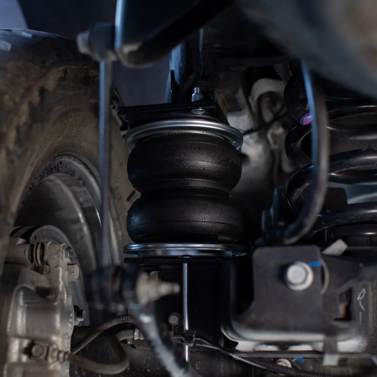 KIT AIRLIFT 5000 LBS RAM 2500 2014+